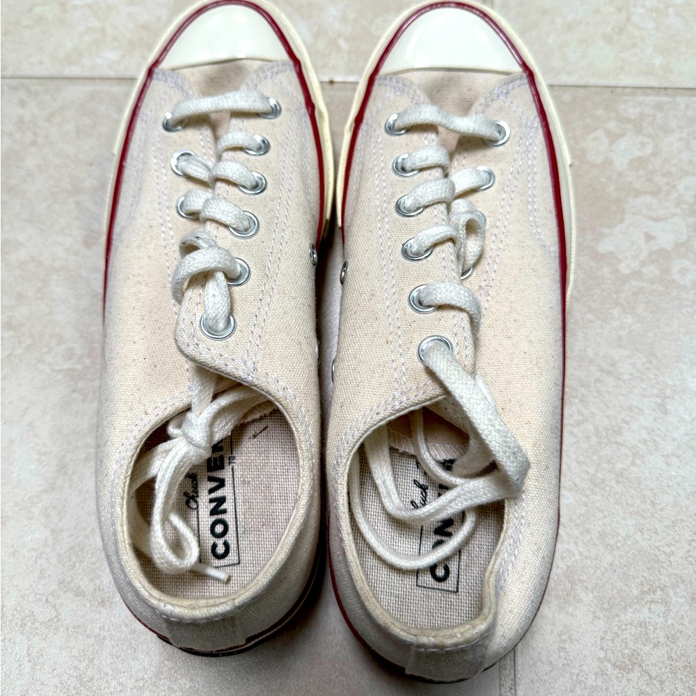 Converse All Star Chuck Taylor Women’s Size 9 low top sneaker with canvas upper